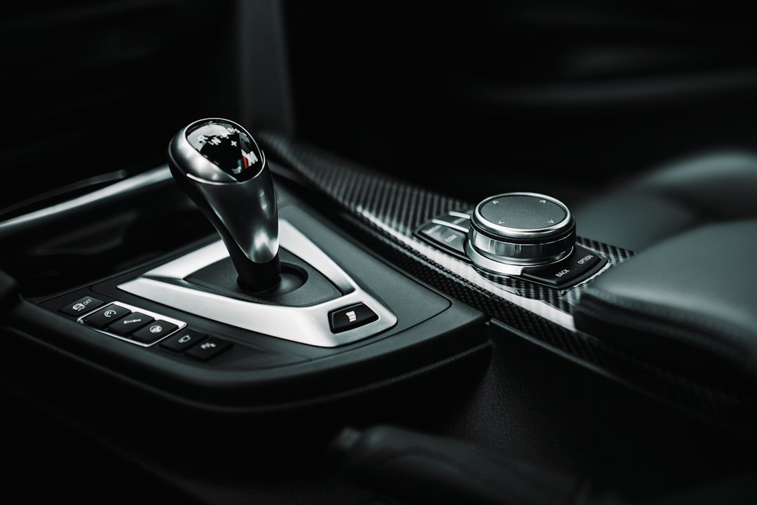 Automatic gearshift selector in vehicle interior