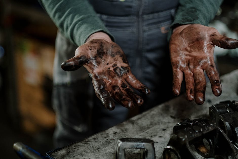 Comparison of clean fresh oil versus dirty used engine oil